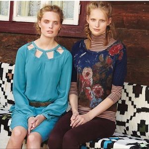 GUC Sleeping On Snow Cabled Camellia Cropped Pullover